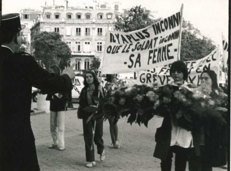 Dernier Meeting du RN : Des Militantes Féministes Perturbent la Scène