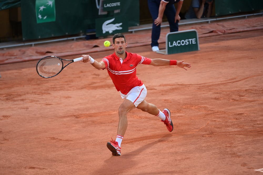 Novak Djokovic Survit à un Marathon Intense à Roland-Garros