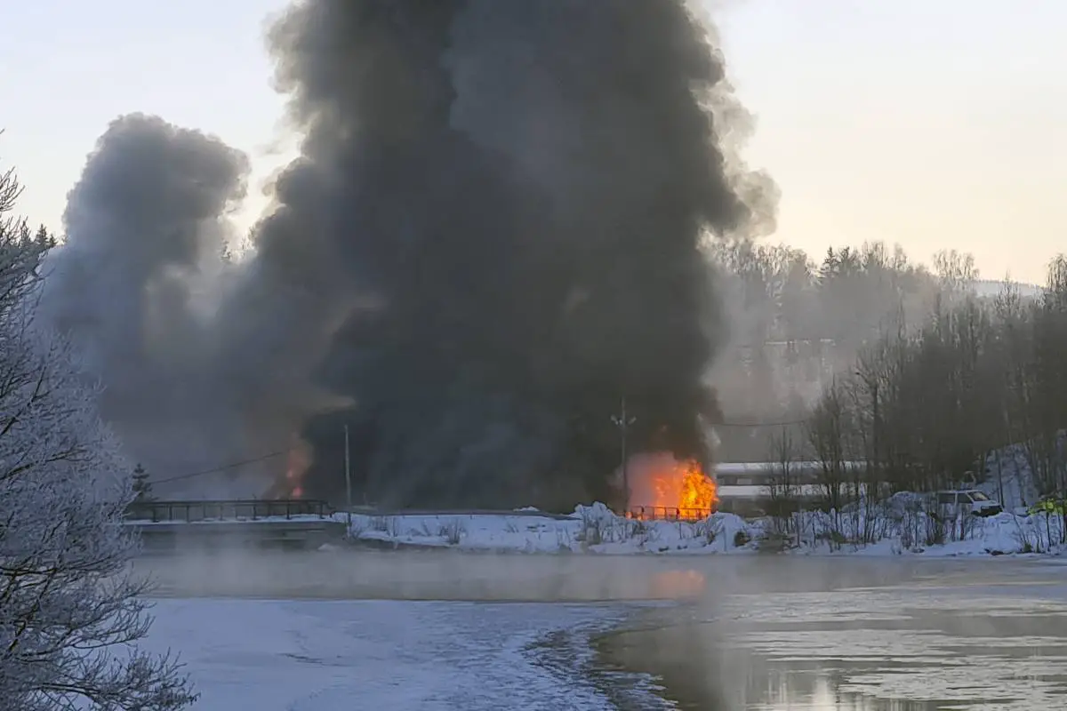 Incendie à Villeneuve-lès-Maguelone : Les pompiers maîtrisent la situation après de fortes déflagrations